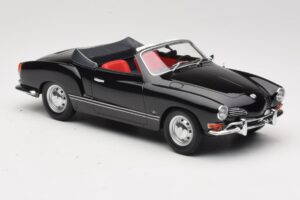 Volkswagen Karmann Ghia Cabriolet Preto Minichamps 1:18 155054031 Metal - imagem 4 de 6