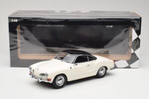 Volkswagen Karmann Ghia Creme Preto Minichamps 1:18 155054021 Metal - imagem 6 de 6