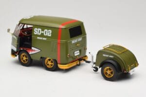 Volkswagen Kool Kombi Army Fighter Green Solido 1:18 S1810901 Metal - imagem 5 de 8