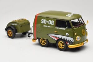 Volkswagen Kool Kombi Army Fighter Green Solido 1:18 S1810901 Metal - imagem 6 de 8