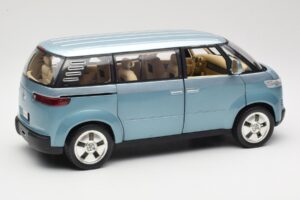 Volkswagen Microbus Concept Verde Claro Revell 1:18 08444 Metal - imagem 3 de 8