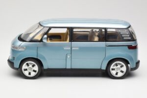 Volkswagen Microbus Concept Verde Claro Revell 1:18 08444 Metal - imagem 4 de 8
