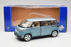 Volkswagen Microbus Concept Verde Claro Revell 1:18 08444 Metal - imagem 8 de 8