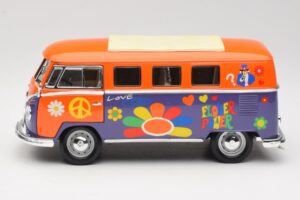 Volkswagen Microbus T1 Flower Power Road Signature 1:18 92329 Metal - imagem 4 de 8