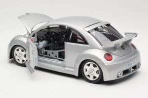 Volkswagen New Beetle RSi Prata Bburago 1:18 3306 Metal - imagem 5 de 8