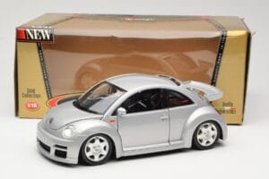 Volkswagen New Beetle RSi Prata Bburago 1:18 3306 Metal - imagem 8 de 8