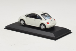 Volkswagen New Beetle Branco Minichamps 1:43 430058005 Metal - imagem 3 de 4