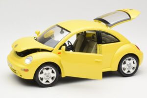 Volkswagen New Beetle Amarelo Bburago 1:18 BEETLE001 Metal - imagem 2 de 8