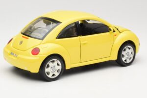 Volkswagen New Beetle Amarelo Bburago 1:18 BEETLE001 Metal - imagem 3 de 8