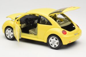 Volkswagen New Beetle Amarelo Bburago 1:18 BEETLE001 Metal - imagem 5 de 8