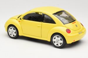 Volkswagen New Beetle Amarelo Bburago 1:18 BEETLE001 Metal - imagem 7 de 8