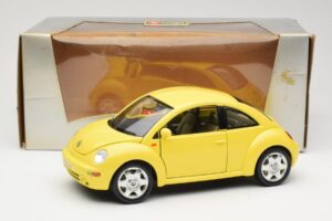 Volkswagen New Beetle Amarelo Bburago 1:18 BEETLE001 Metal - imagem 8 de 8