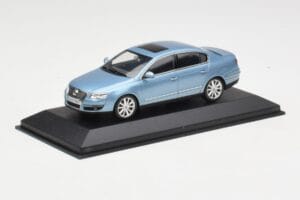 Volkswagen Passat B6 Blue Metallic Minichamps 1:43 PASSAT002 Metal - imagem 2 de 4