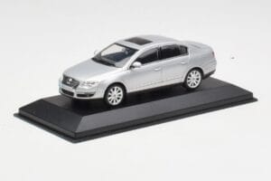 Volkswagen Passat B6 Prateado Minichamps 1:43 PASSAT003 Metal - imagem 2 de 4