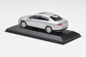Volkswagen Passat B6 Prateado Minichamps 1:43 PASSAT003 Metal - imagem 3 de 4