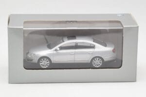 Volkswagen Passat B6 Prateado Minichamps 1:43 PASSAT003 Metal - imagem 4 de 4