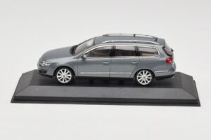 Volkswagen Passat B6 Variant Grey Metallic Minichamps 1:43 PASSAT005 Metal