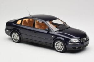 Volkswagen Passat W8 B5.5 Indigo Blue DNA 1:18 DNA000029 Metal - imagem 4 de 6