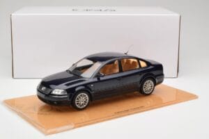 Volkswagen Passat W8 B5.5 Indigo Blue DNA 1:18 DNA000029 Metal - imagem 6 de 6