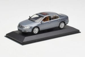 Volkswagen Phaeton 3D Cinzento Minichamps 1:43 3D0099300GPR7Q Metal - imagem 2 de 4