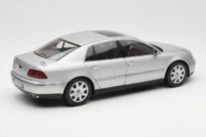 Volkswagen Phaeton D1 Silver Metallic AUTOart 1:18 79742 Metal - imagem 3 de 8