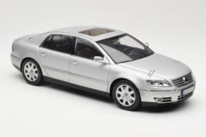 Volkswagen Phaeton D1 Silver Metallic AUTOart 1:18 79742 Metal - imagem 6 de 8