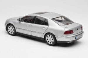 Volkswagen Phaeton D1 Silver Metallic AUTOart 1:18 79742 Metal - imagem 7 de 8