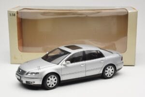 Volkswagen Phaeton D1 Silver Metallic AUTOart 1:18 79742 Metal - imagem 8 de 8