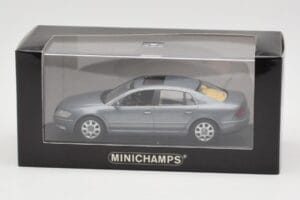 Volkswagen Phaeton Light Blue Metallic Minichamps 1:43 VW002 Metal - imagem 4 de 4