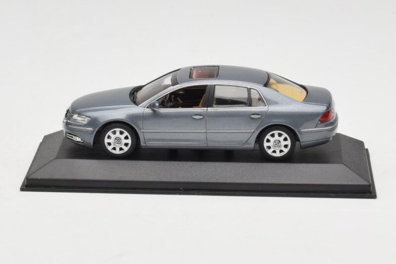 Volkswagen Phaeton Light Blue Metallic Minichamps 1:43 VW002 Metal