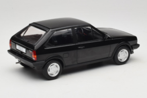 Volkswagen Polo II Coupe G40 Preto MCG 1:18 MCG18524 Metal - imagem 2 de 6