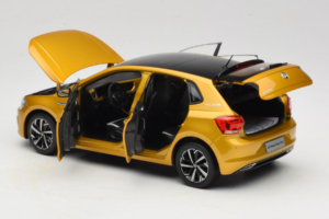Volkswagen Polo Plus Amarelo OEM 1:18 ZVY000009GEL Metal - imagem 5 de 8