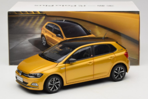 Volkswagen Polo Plus Amarelo OEM 1:18 ZVY000009GEL Metal - imagem 8 de 8