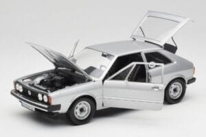 Volkswagen Scirocco GT Mk1 Silver Metallic Revell 1:18 08833 Metal - imagem 2 de 8