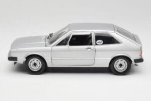 Volkswagen Scirocco GT Mk1 Silver Metallic Revell 1:18 08833 Metal - imagem 4 de 8