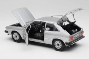 Volkswagen Scirocco GT Mk1 Silver Metallic Revell 1:18 08833 Metal - imagem 5 de 8