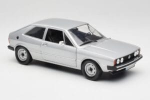 Volkswagen Scirocco GT Mk1 Silver Metallic Revell 1:18 08833 Metal - imagem 6 de 8
