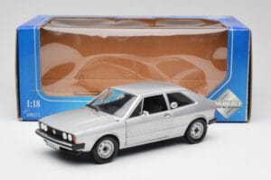 Volkswagen Scirocco GT Mk1 Silver Metallic Revell 1:18 08833 Metal - imagem 8 de 8