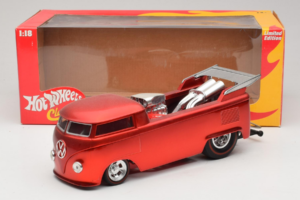 Volkswagen T1 Camionete Vermelho Hot Wheels 1:18 J2895 Metal - imagem 8 de 8