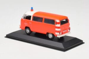 Volkswagen T2 Bus Bombeiros Frankfurt Minichamps 1:43 400053091-R Metal - imagem 3 de 4