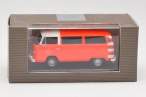 Volkswagen T2 Bus Bombeiros Frankfurt Minichamps 1:43 400053091-R Metal - imagem 4 de 4