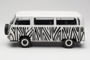 Volkswagen T2a Bus Safari Schuco 1:18 191 Metal - imagem 4 de 8