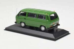 Volkswagen T3 Bus Verde Minichamps 1:43 400055000 Metal - imagem 3 de 4