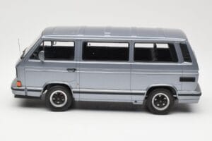 Volkswagen T3 Porsche B32 Minibus Azul KK-Scale 1:18 KKDC180221 Metal - imagem 3 de 6