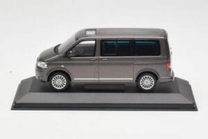 Volkswagen T5 Bus Bronze Metallic Minichamps 1:43 4039378412203 Metal