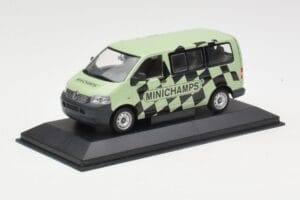 Volkswagen T5 Bus Verde Minichamps 1:43 T5002 Metal - imagem 2 de 4