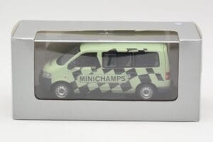 Volkswagen T5 Bus Verde Minichamps 1:43 T5002 Metal - imagem 4 de 4