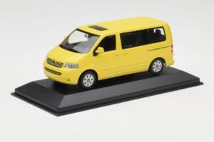 Volkswagen T5 Bus Amarelo Minichamps 1:43 842902111 Metal - imagem 2 de 4
