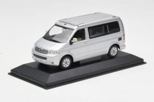 Volkswagen T5 California Prateado Minichamps 1:43 7H8099300GPA7W Metal - imagem 2 de 4