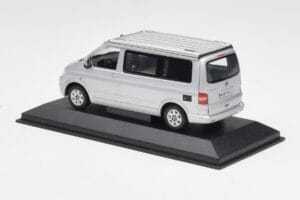 Volkswagen T5 California Prateado Minichamps 1:43 7H8099300GPA7W Metal - imagem 3 de 4